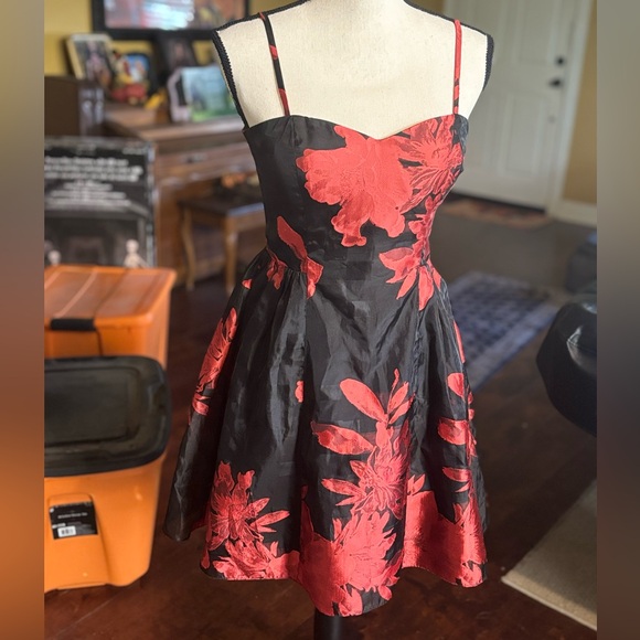 JESSICA SIMPSON FLORAL MINI DRESS - Picture 8 of 8